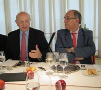 Médicos y enfermeros alertan de que eliminar la colegiación obligatoria del sistema público pondrá en riesgo al paciente