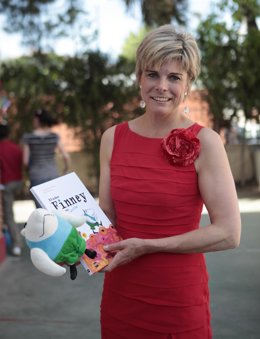 La Princesa De Holanda, Laurentien Van Oranje, Posando Con Su Libro 'Sr. Finney'