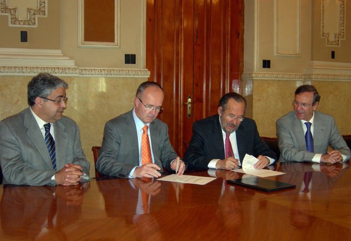 Firma convenio entre la Autoridad Portuaria de Málaga y FYM