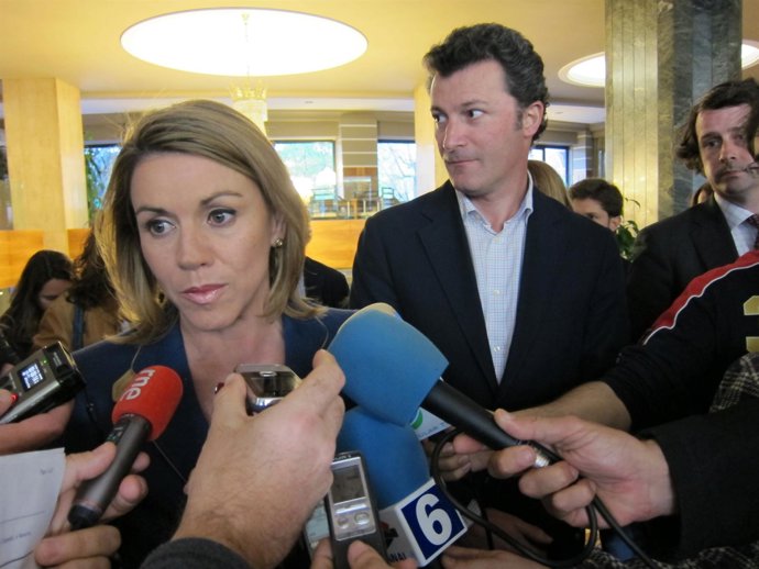 La Secretaria General Del PP, María Dolores De Cospedal Y Santiago Cervera.