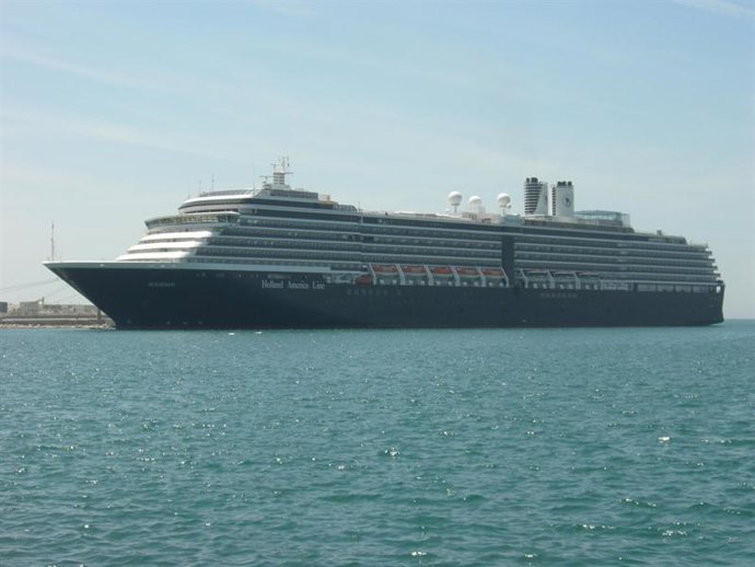 Un barco de cruceros