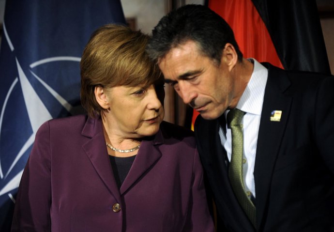 La Canciller Alemana Angela Merkel Y El Secretario General De La OTAN, Rasmussen