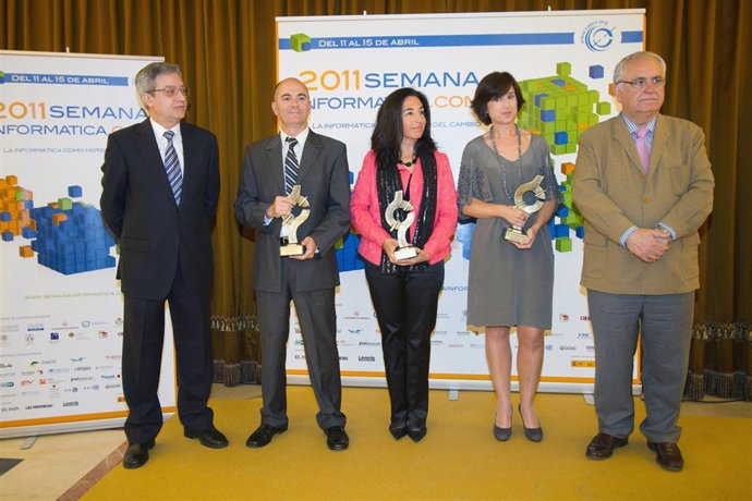 Cotino Recoge Un Premio Del Colegio Oficial De Informáticos