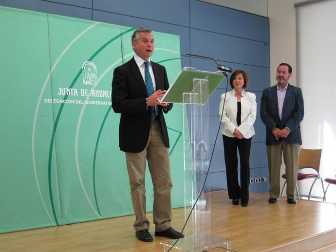 El Consejero Andaluz De Cultura, Paulino Plata, En Rueda De Prensa