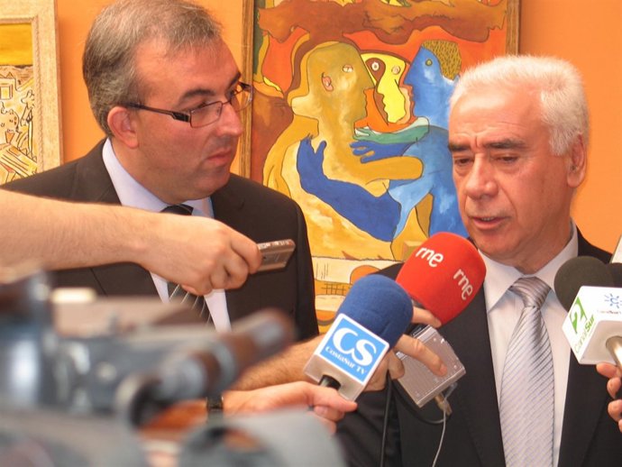 El Consejero De Turismo, Luciano Alonso, Y El Alcalde De Estepona, David Valadez