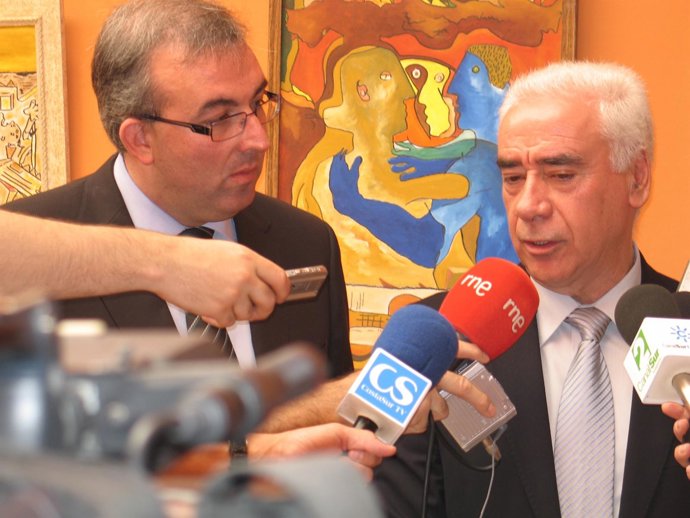 El Consejero De Turismo, Luciano Alonso, Y El Alcalde De Estepona, David Valadez