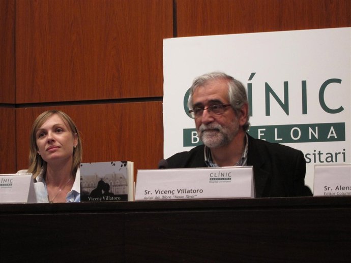 El Escritor Vicenç Villatoro Y La Oncóloga Laura Vidal