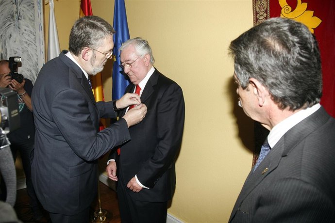 Imposición Medalla Vicente Revilla 