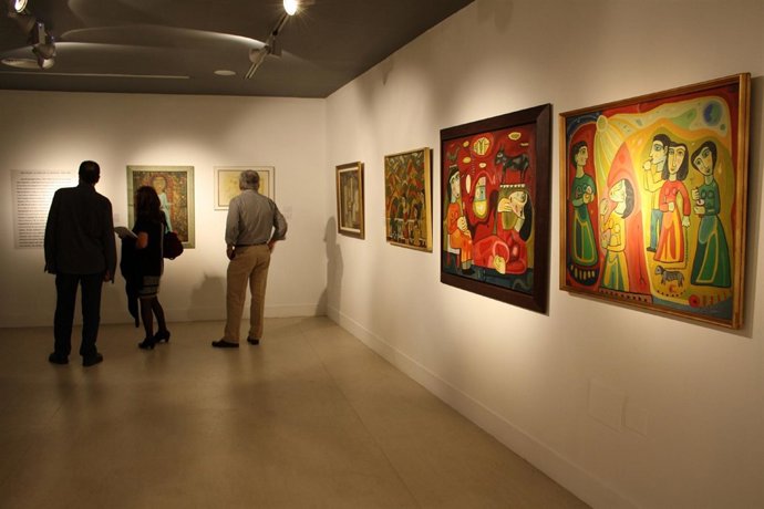 Tres Personas En La Muestra 'Joan Brotat, La Lucha Por La Inocencia, 1946-1966'