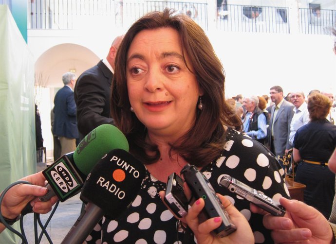 La Consejera De La Presidencia, Mar Moreno, Atiende A Los Medios De Comunicación