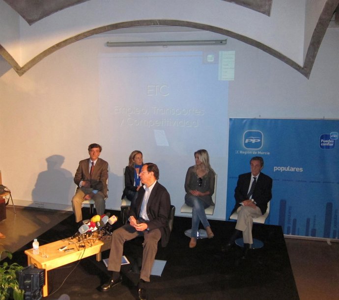 El Alcalde De Murcia Durante La Reunión