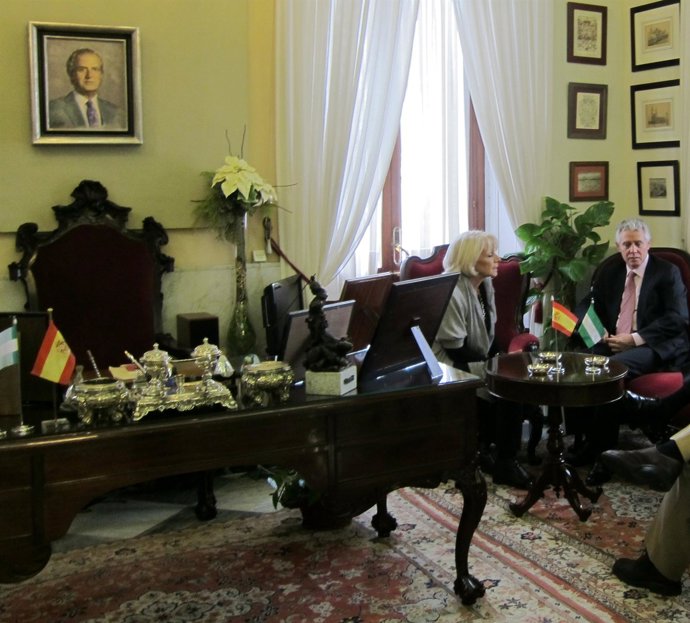 Primera Visita Institucional De Menacho Al Ayuntamiento De Cádiz