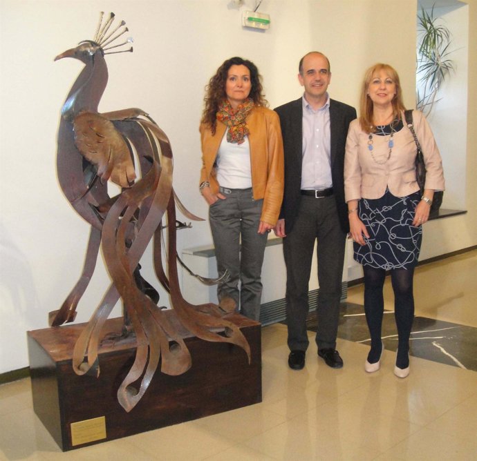 El Consejero Catalán, Junto A Conchi Aguirre Y Rosa García.