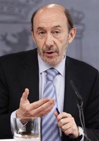 Rubalcaba "no está de acuerdo" con el recorte de plantilla de Telefónica