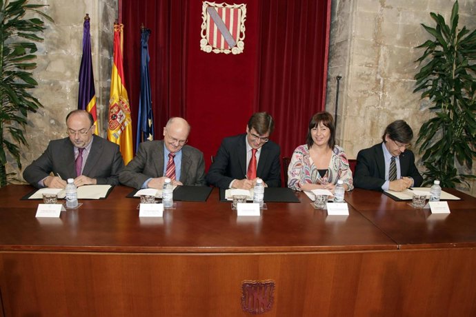 Francesc Antich preside la firma del protocolo de intenciones