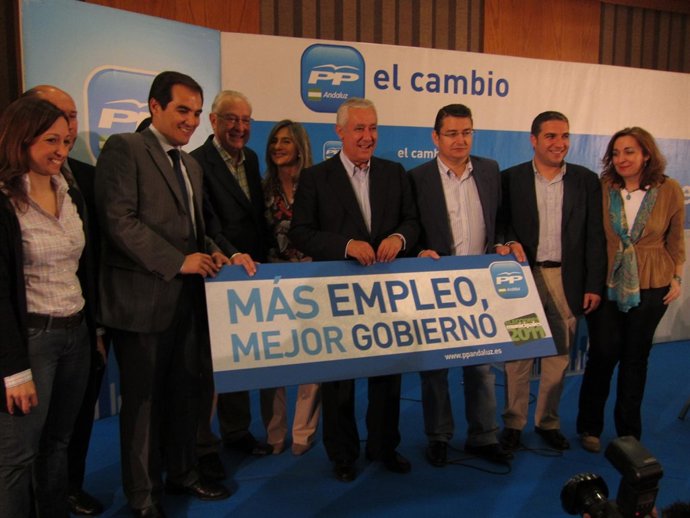 Arenas (Centro) Junto A Otros Miembros De La Junta Directiva Del PP-A, Este Juev