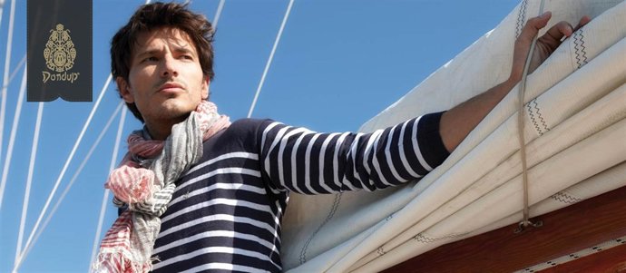 Posado De Andrés Velencoso Para La Campaña De Primavera-Verano 2011 Para Dondup