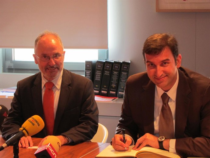 El Síndic Rafael Ribó Y Ferran Soriano En La Firma Del Convenio