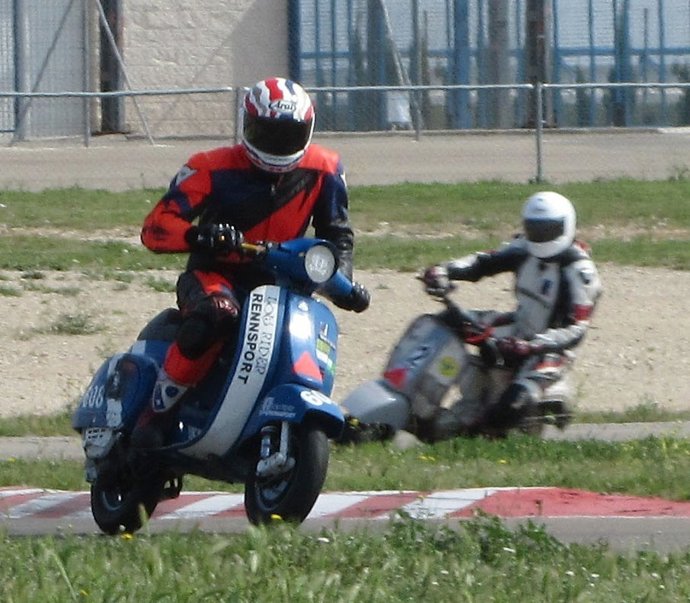 IV Carrera 'Vespa, The Resistance'  En Zuera (Zaragoza)