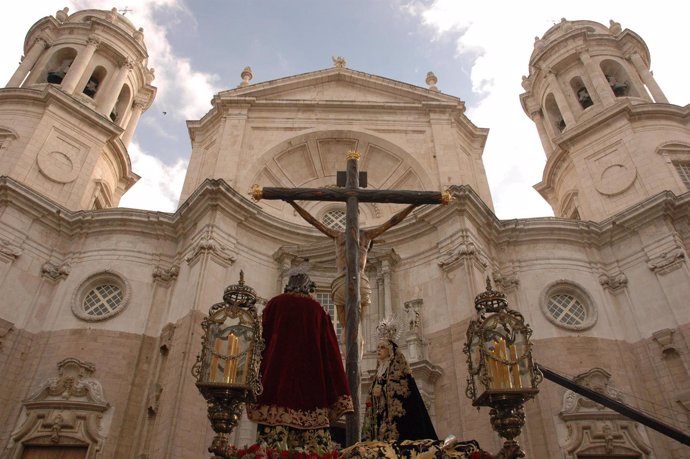 Cristo Frente A La Catedral De Cádiz