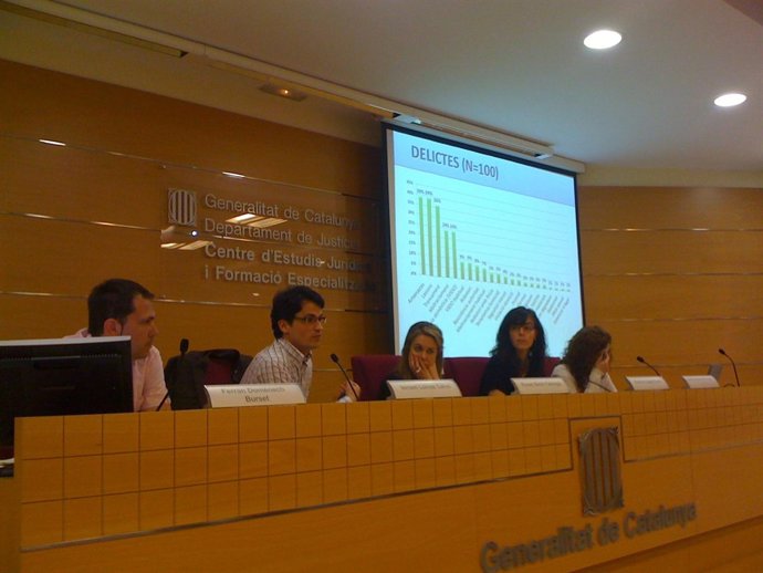 Ismael Loinaz En La Presentación Del Estudio