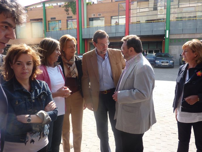 Rajoy, Con Varios Miembros Del Partido
