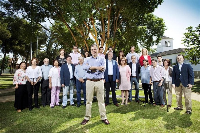 José Luis Sanz Con Vecinos De Tomares