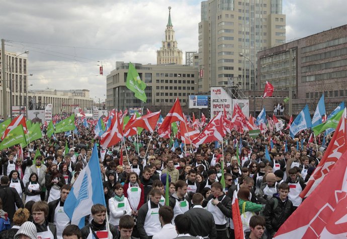 Simpatizantes Del Movimiento Juvenil Oficialista Nashi Protestan En Moscú