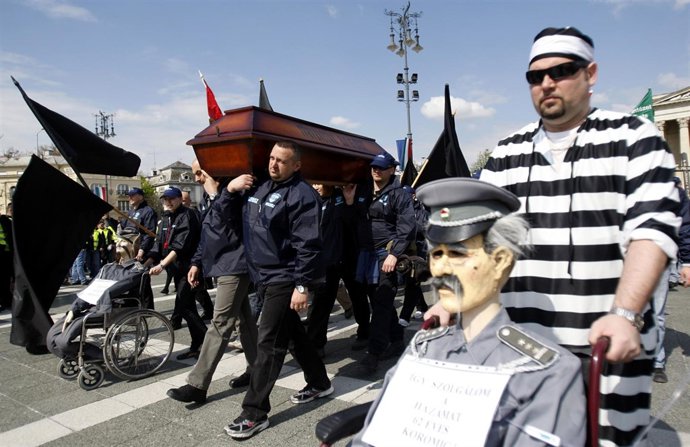 Protesta En Hungría Contra El Recorte De Gasto Público