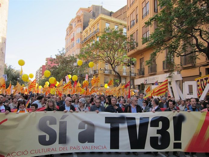 Imagen De La Manifestación Convocada Por Acció Cultural