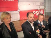 Lambán (PSOE) critica la política del PP y califica a Rudi de "indigente en ideas y gestos"