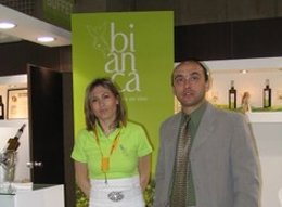 Los Propietarios De Bodegas Nilo, En La Feria Alimentaria.