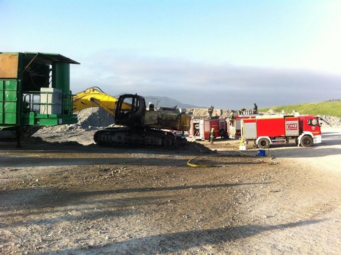 Imagen De La Maquinaria Incendiada