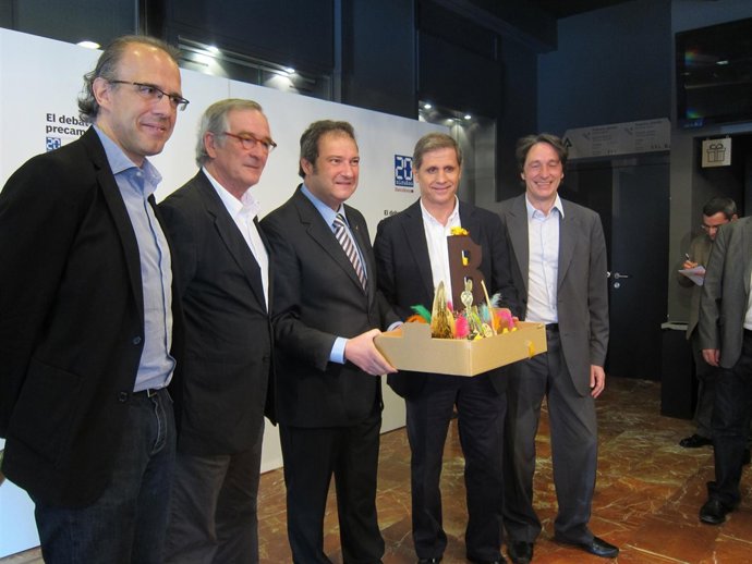 Los Alcaldables Por Barcelona, Con Una Mona De Pascua