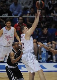 Teletovic guía la cómoda victoria del Caja Laboral