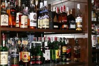 Fabricantes de bebidas alcohólicas rechazan "más leyes" contra el consumo en jóvenes y proponen un gran pacto social
