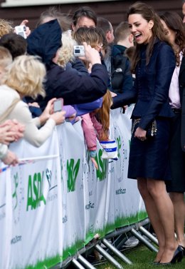 Kate Middleton Saludando Al Público