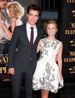 Robert Pattinson Y Reese Witherspoon