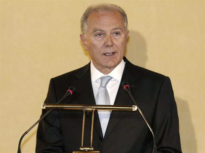  El Gobernador Del Banco De Grecia, George A. Provopoulos