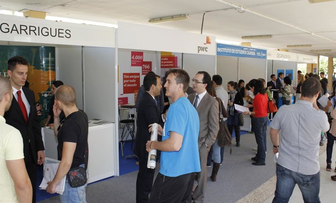 Alumnos Visitan La Feria De Empleo De La UPO