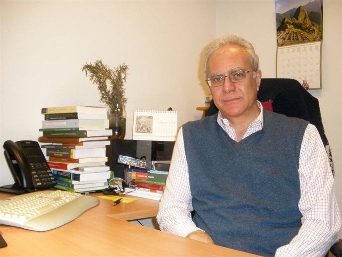 El Catedrático De La Universidad De Sevilla, Jesús Cruz Villalón