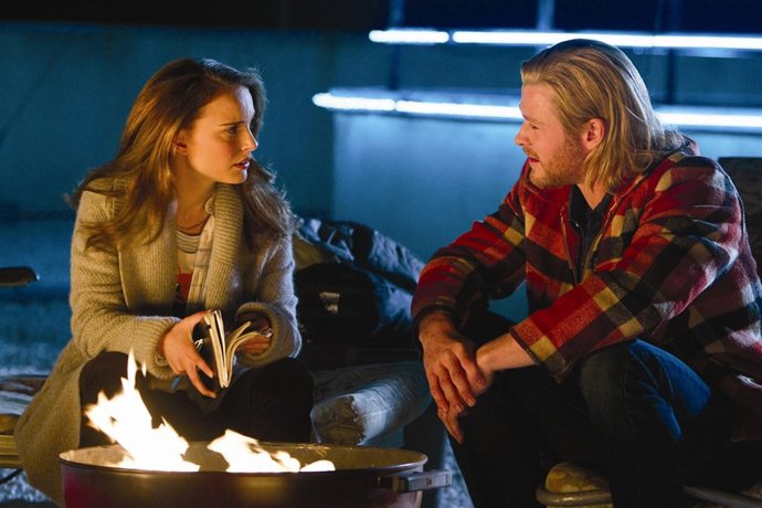 Natalie Portman Y Chris Hemsworth En Thor