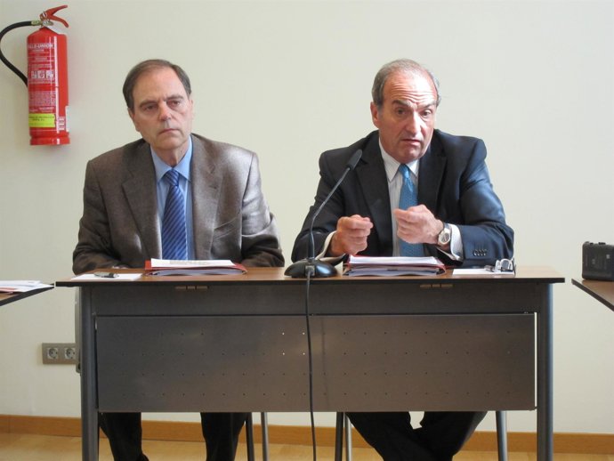 Gay De Montellà, A La Derecha, En Rueda De Prensa