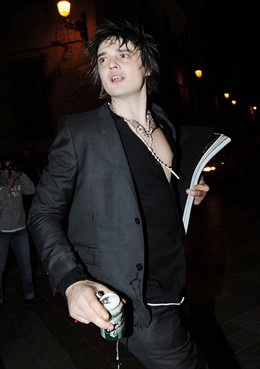 Pete Doherty A La Salida De Un Concierto En Madrid