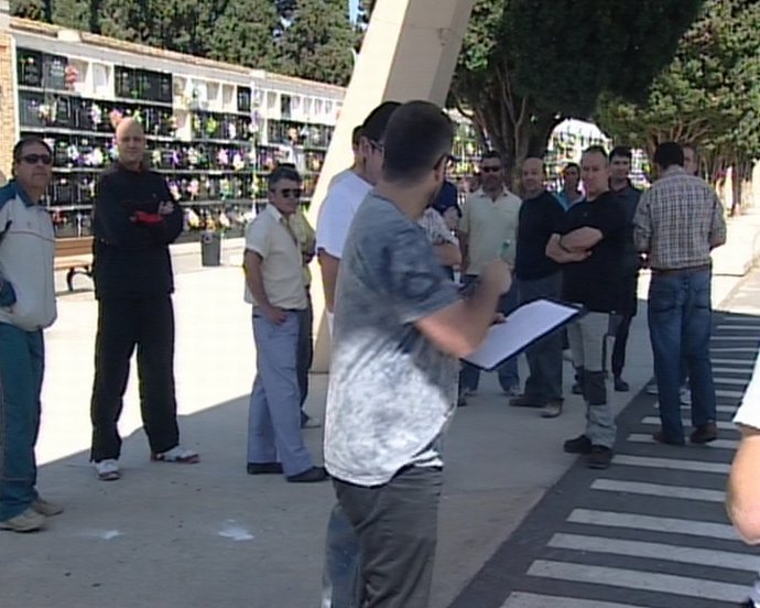 86 aspirantes a dos plazas de enterrador