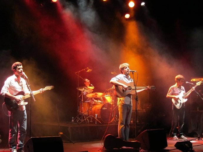 El Grupo De Pop Catalán Manel, Durante Su Actuación En El Teatro Romea