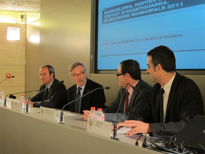 Xavier Trias (Ciu) En Una Conferencia-Coloquio