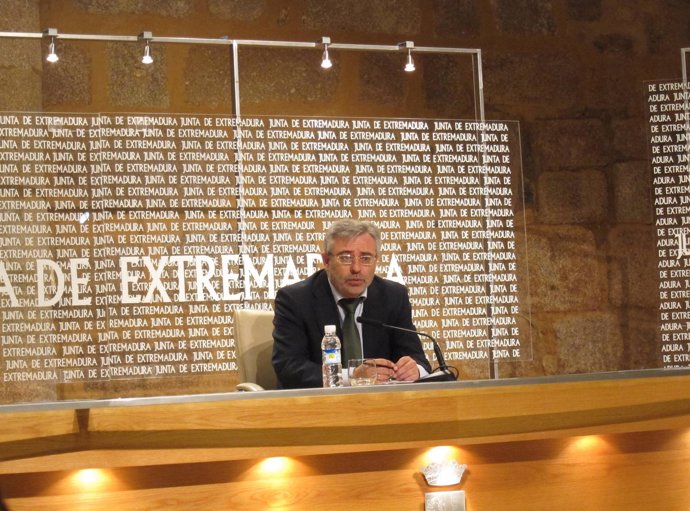 Juan Manuel Fortuna En Un Momento De La Rueda De Prensa