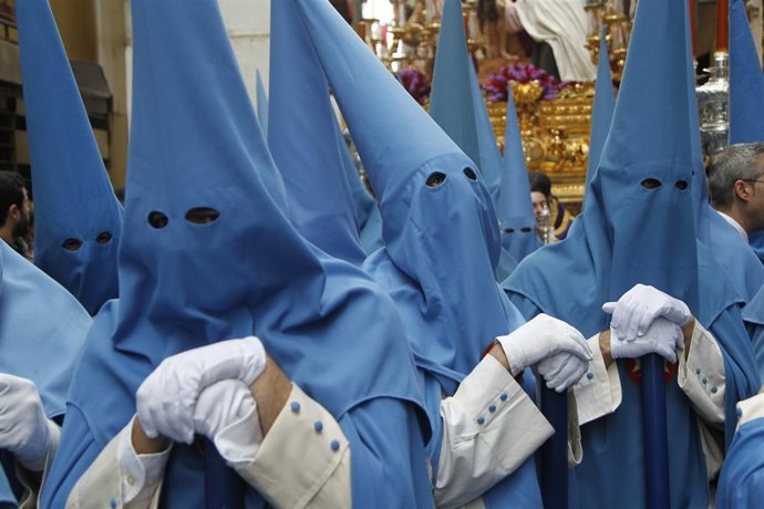 Nazarenos De La Semana Santa De Sevilla
