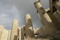 Grecia coloca un 30% más de lo previsto a un interés ligeramente superior